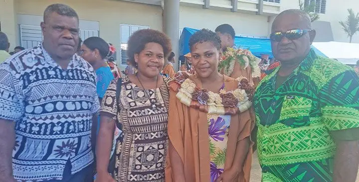 Ko Kelera Naitoko na goneyalewa ka taurivola mai na Univesiti ni Ceva ni Pasifika e na Siga Lotulevu ni macawa oqo ke ratou na nona vuvale.