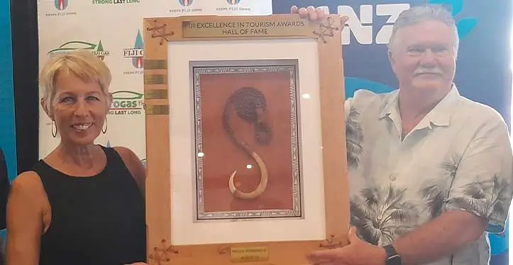 Fiji Excellence in Tourism Awards (FETA) chairwoman Debra Sadranu with Vatuvara Island Resort general manager Robert Miller, and the hall of fame award. Photo: Waisea Nasokia