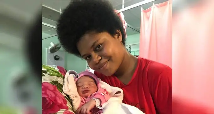 Ilisapeci-Setaita-with-her-new-born-baby-01