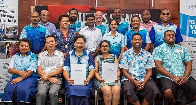Staff from Conservation International and Fiji Fishing Industry Association (FFIA), (back row, from left) Anare Raiwailui, Livai Tabuitamana, Kristan Miles, Apisai Bogiva, Epineri Taganesei, (middle row, from left) Tomasi Delana, Mereia Loga, Ravneel Naidu, Jyanti Singh, Sera Naqusuca, Isimeli Loganimoce, (front row, from left) Leba Draunivesi, Xue Jun Du, Mere Lakeba, Radhika Kumar, Hans Wendt and Netani Tavaga during the Memorandum of Understanding (MOU) in Suva on November 21, 2022. Photo: Leon Lord