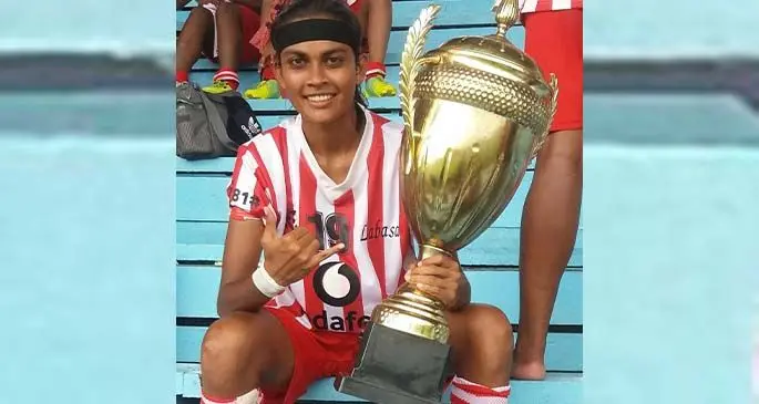 Shayal Sindhika with the 2019 Women’s Inter-distruct Championsip trophy.