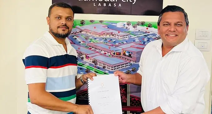 Damodar Group of Companies chief executive officer, Div Damodar handing over the lease agreement to Super Cuts Barber owner Faizal Hussein at the Damodar headquarters in Suva on January 18,2023.