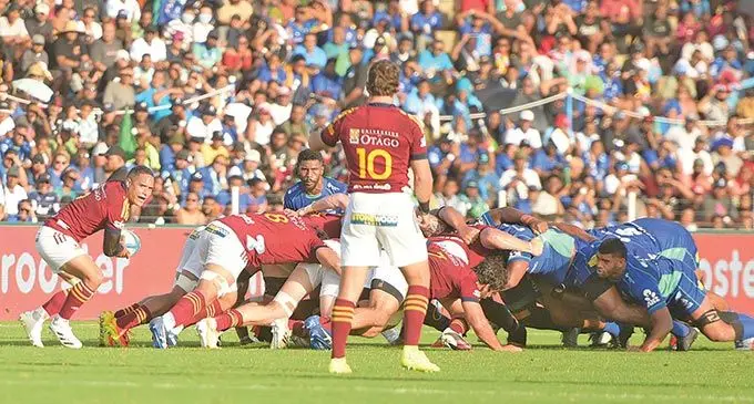 Highlanders halfback Aaron Smith delivers from the scrum to his first five eight Mitch Hunt (10) while Frank Lomani looks during their Super Rugby Pacific clash on at the ANZ Stadium, Suva, on April 30, 2022. Photo: Ronald Kumar.