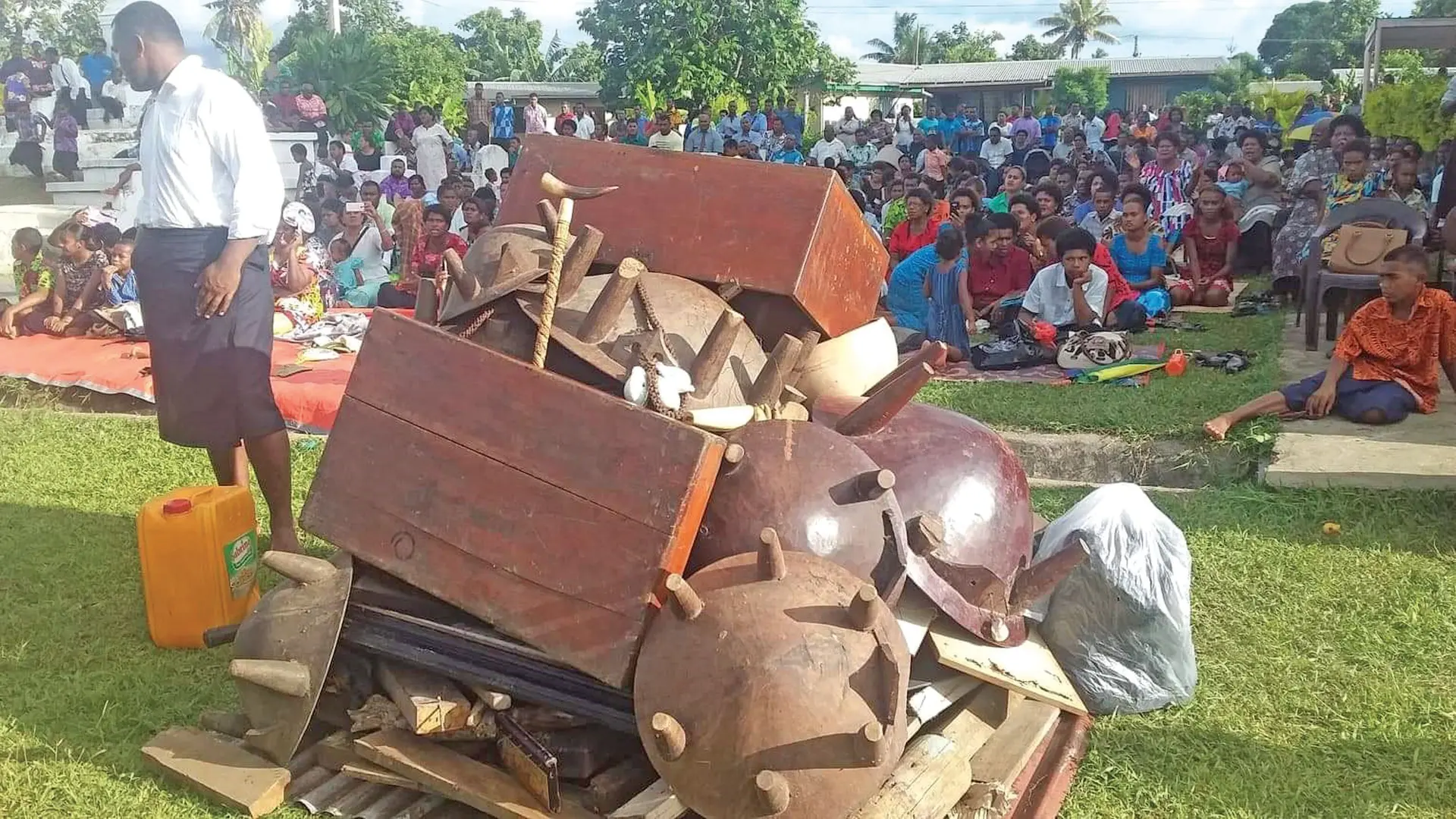 Artefacts used in rituals associated with witchcraft collected at Namoli Village included tanoa (yaqona bowls), tabua (whales teeth), and buli (cowrie shell).