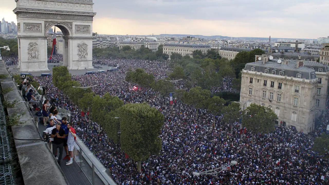 Fijian tourist recounts Paris protest aftermath