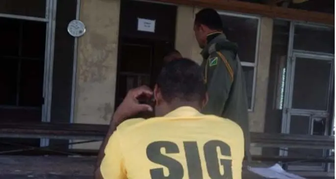 Detainees using ICRC donated mobile phones . Photo: CSSI