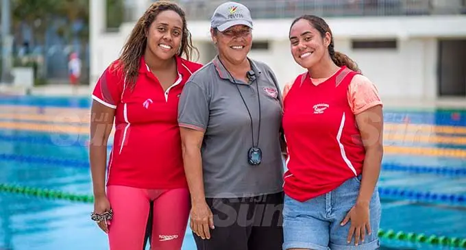 Barracuda coach, Rosemary Rova is flanked by her daughters Cheyenne (left) and Rosemarie after they won their respective events at the National Aquatic Centre on November 16,2020. Photo: Leon Lord