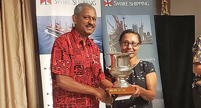 Agnes Managreve receiving the trophy from Swire Shipping Commercial Manager Ashok Prasad at the Fiji Golf Club on September 23, 2022. Photo: Supplied.