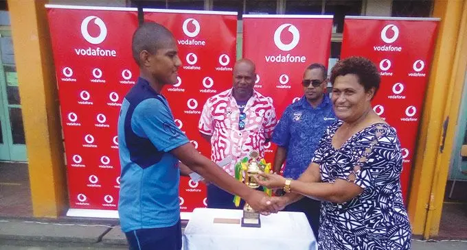 From left: Queen Victoria School Knights Under-15 centre Isikeli Bari receives his Best Player award from Nanise Kamikamica during today’s presentation. Photo: FSSRL 