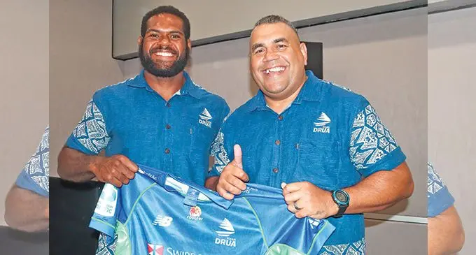 Swire Shipping Fijian Drua lock Chris Minimbi (left) receives his jersey from former Flying Fijians No.8 Koli Sewabu in Sydney, Australia on March 18, 2022. Sewabu is now with Oceania Rugby. Photo: Fijian Drua