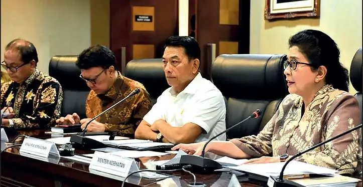 (middle) Chief of Staff to the President of Indonesia Mr Moeldoko