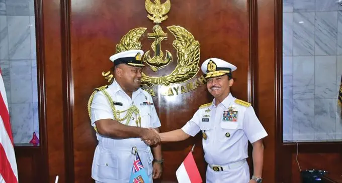 Fijian Navy Commander, Captain (Navy) Humphrey Tawake with Indonesian National Armed Forces Kasal Admiral Siwi Sukma Adji. 