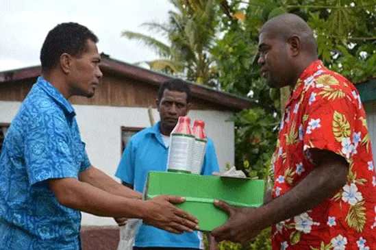 SAO-Lomaiviti-Nimilote-Waqabaca-awarding-Na-Yali-Ko-Gau-winner-Semi-Tama---