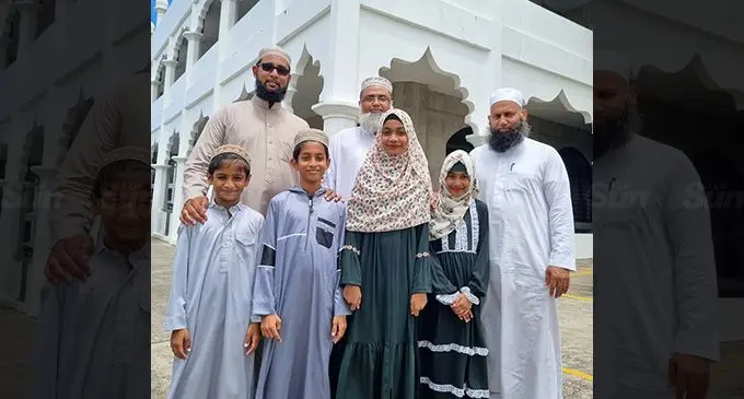 Samabula Jame Masjid Maulana Abdul Alim with Mufti Sher Khan and Mulfti Zaeem Zarib with Usaidur Rhman,Ubaidur Rahman, Raqeebah Ishrat and Mukarramah Uzhma. Photo: Laiseana Nasiga