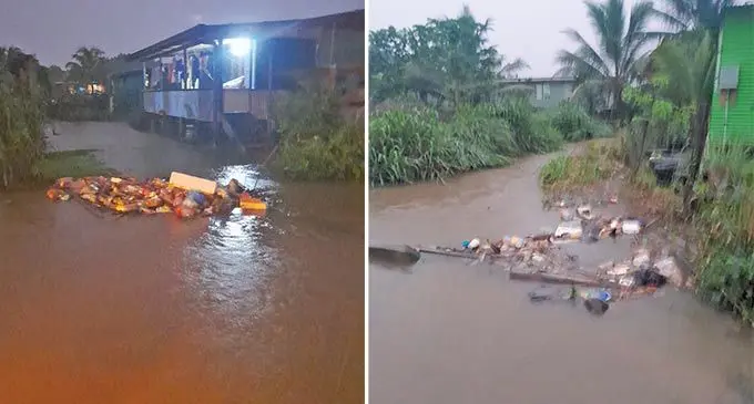 Rubbish clog drains at Waidamudamu Settlement, Nakasi, when it rains. Photo: Koroka Balemaiwai