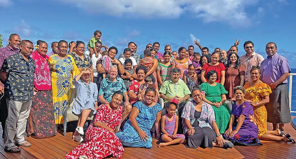 Minister for Multi-Ethnic Affairs and Sugar Industry,  Charan Jeath Singh (green shirt), with Fijians living in Niue. Photo: Ministry of Multi-Ethnic Affairs and Sugar Industry