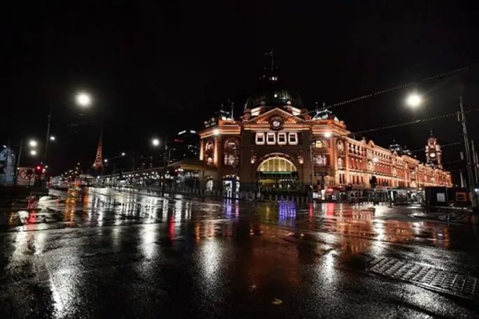 The iconic Flinders Street Station during a COVID-19 curfew in Melbourne, Australia, Aug. 3, 2020. (Photo by Bai Xue/Xinhua)