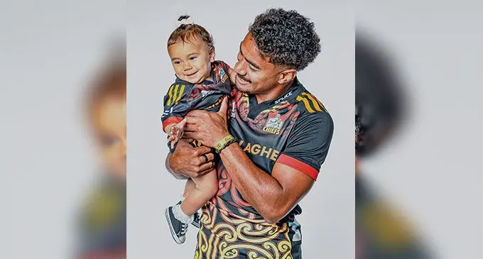Emoni Narawa (right), with his daughter. 