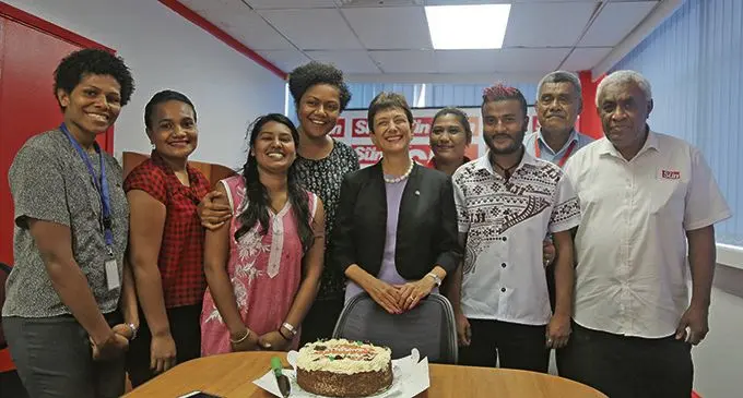 Outgoing US Ambassador to Fiji Judith Cefkin (middle) with some staff members of the Fiji Sun (from left) journalists Lusiana Tuimaisala, Selita Bolanavanua, Ashna Kumar, Managing Editor Digital Rosi Doviverata, Managing Editor News Jyoti Pratibha, Roneel Karthik (Digital), Managing Editor Special Projects  Maika Bolatiki and Managing Editor Training Nemani Delaibatiki.  Photo: US Embassy