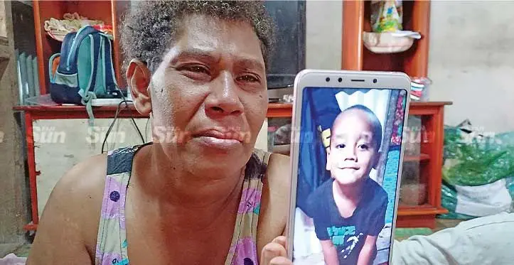 Sainiana Mateyawa with a picture of Mesake Turaganivalu at their home in Sakoca, Tacirua. Photo: Ronald Kumar