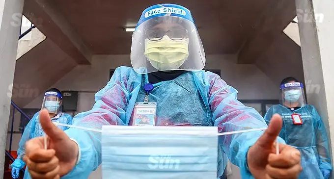 MASK UP! Doctor Shamaa Al-Maaz stressing the importance of wearing masks alongside her colleagues staff nurse Pratika Chand (left) and Anupam Prashika at Jerusalemi Methodist Church in Caubati on June 1, 2021. Photo: Leon Lord 