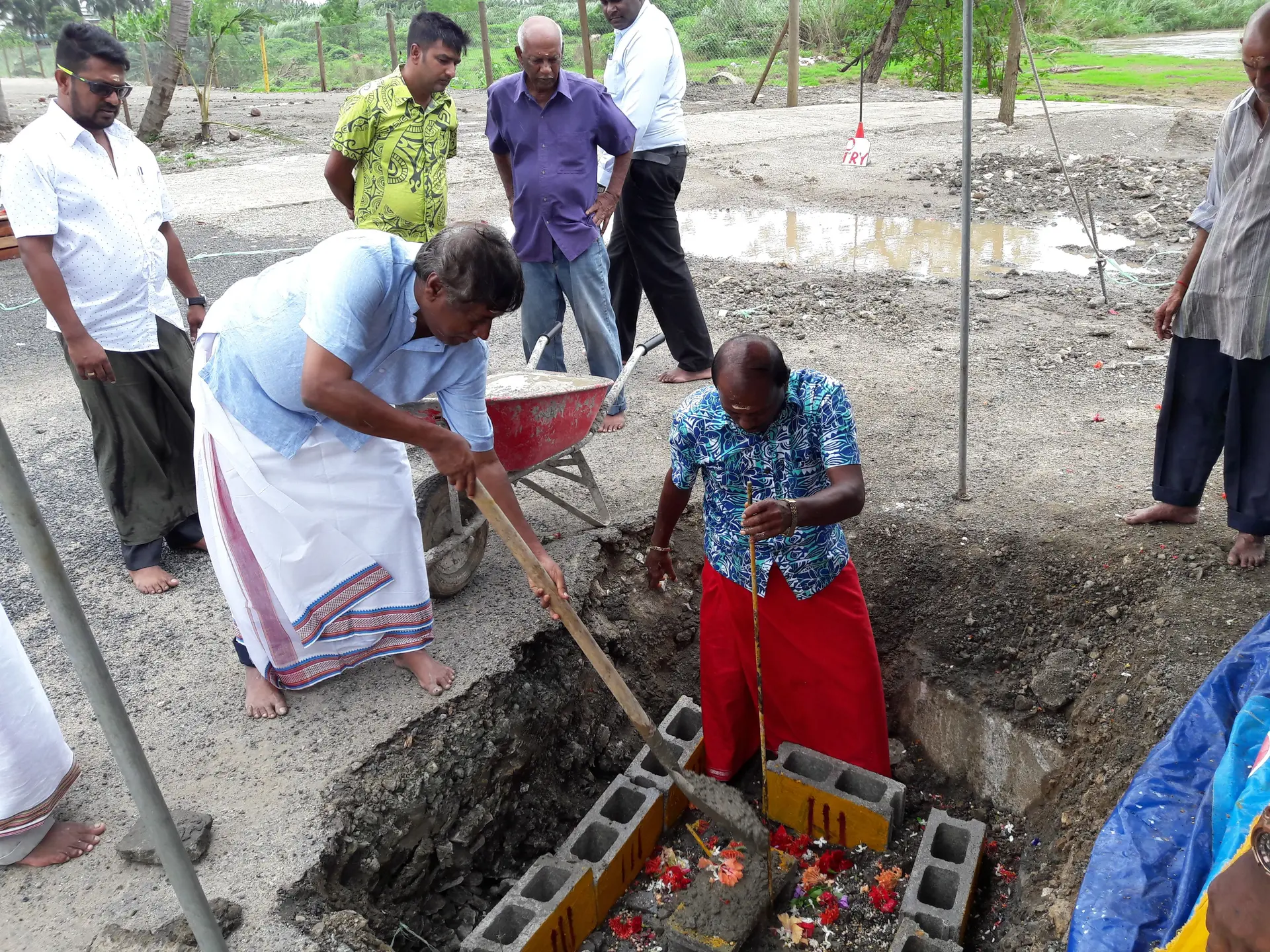  TISI Sangam general secretary Damend Gounder performing the bhoomi pooja laying ceremony for the vegetarian restaurant to built at Then India Sanmarga Ikya Sangam (TISI) Sri Siva Subramaniya Temple in Nadi.  Photo: Charles Chambers.