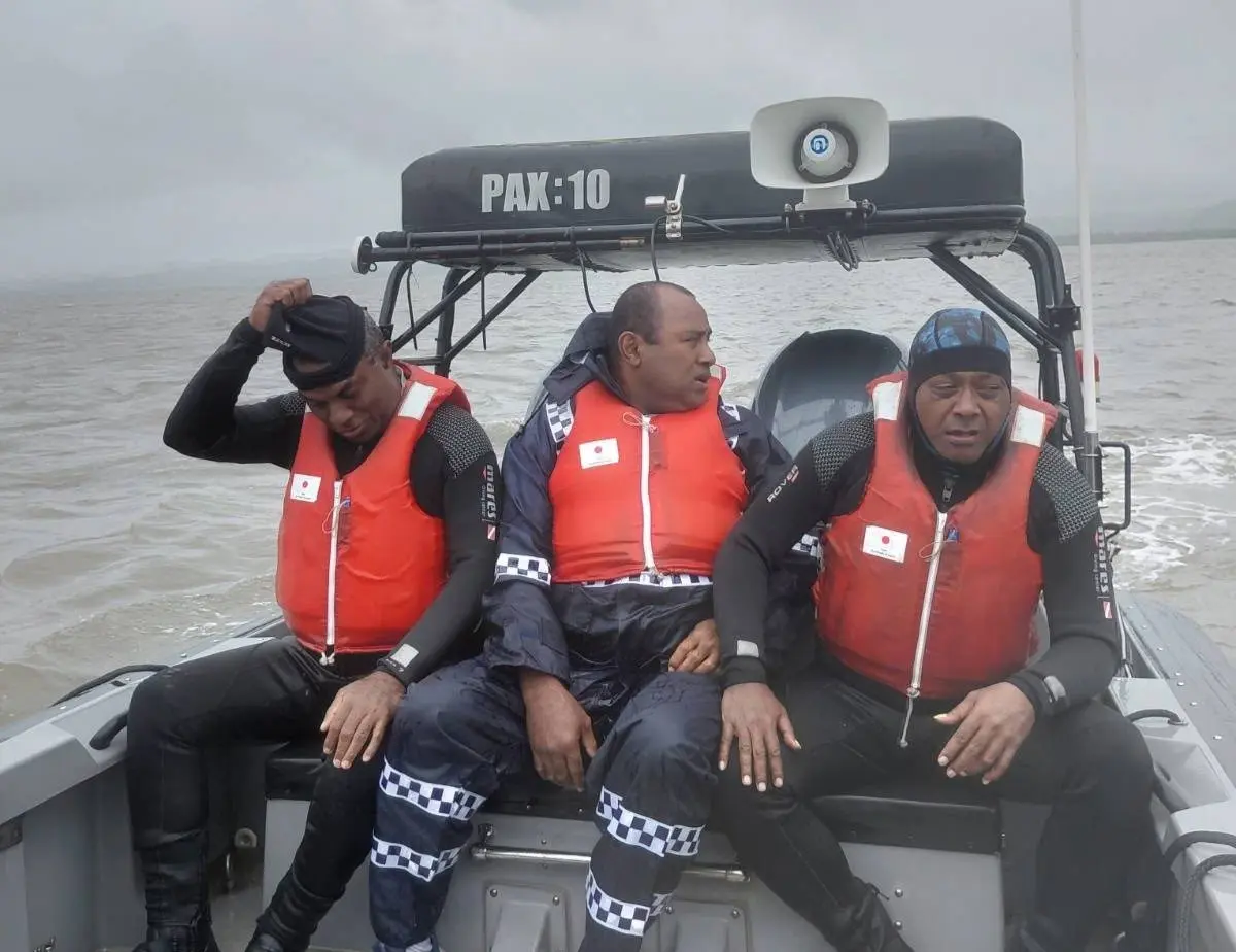Five officers from the Navua Police Station led by the Station Officer continued with joint search efforts covering the coastline from Navua to Korovisilou. Photo: Fiji Police Force 