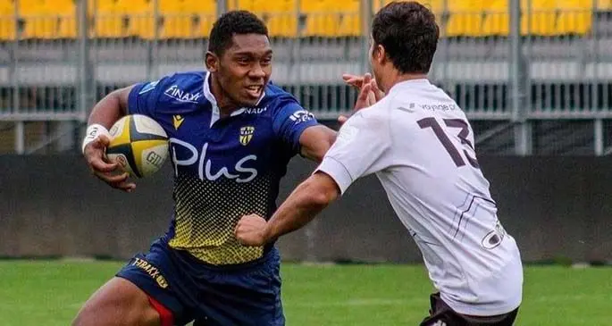 Former Fijian U20 Alivereti Loaloa fends off an opponent. The former RKS student now plays for the French Pro D2 club, USON Nevers.