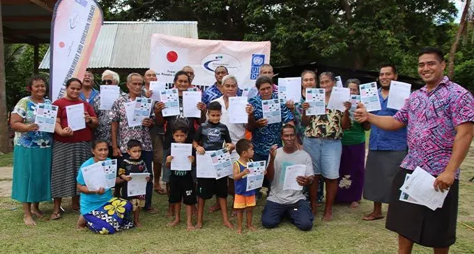 Gagaj Suakamaas (right), gives a thumbs up as his villagers were given Government-sponsored solar energy forms on September 2, 2022. Photo: Josefa Babitu