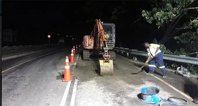 Water Authority of Fiji crew members backfill the repair site at the entrance to Denarau Island on Wednesday 06 March, 2019. Photo: Water Authority of Fiji 