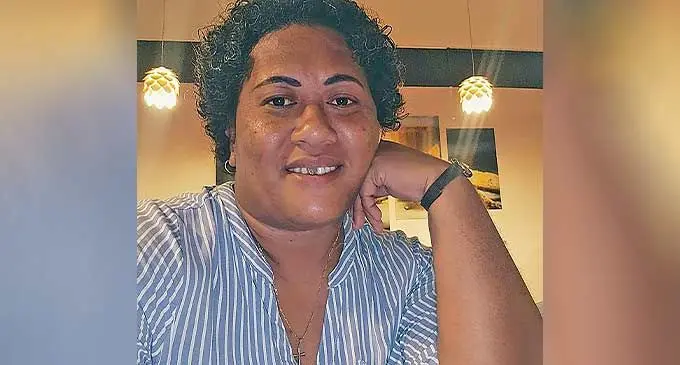 Ko Litiana Niubalavuka cicivakata tiko na nona bisinisi ka vakatokai tiko na ‘Salusalu Creation’.
