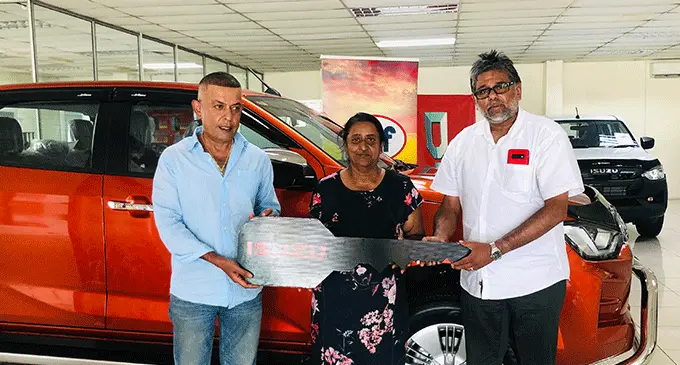 From left: FMF Group chief executive officer, Sanjay Punja, Isuzu D-Max winner Mohini Lata and Carpenters Fiji Limited director retail and marketing, Kuna Sabaratnam. Photo: Shreeya Verma