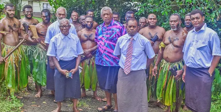 Ko ira na leweni mataqali na Vosaravunibau ka’ra yadrava na turaga e na siga oya. Veitaba: Lifi Production