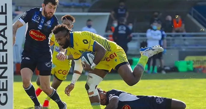 Fijian-born winger Alifereti Raka on his way to score a try against Agen in the Top 14 match.