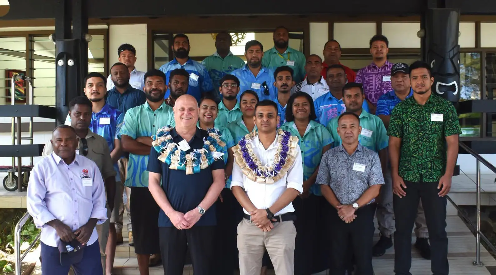 Earth Sciences New Zealand Principal Technician – Climate Andrew Harper with participants. 