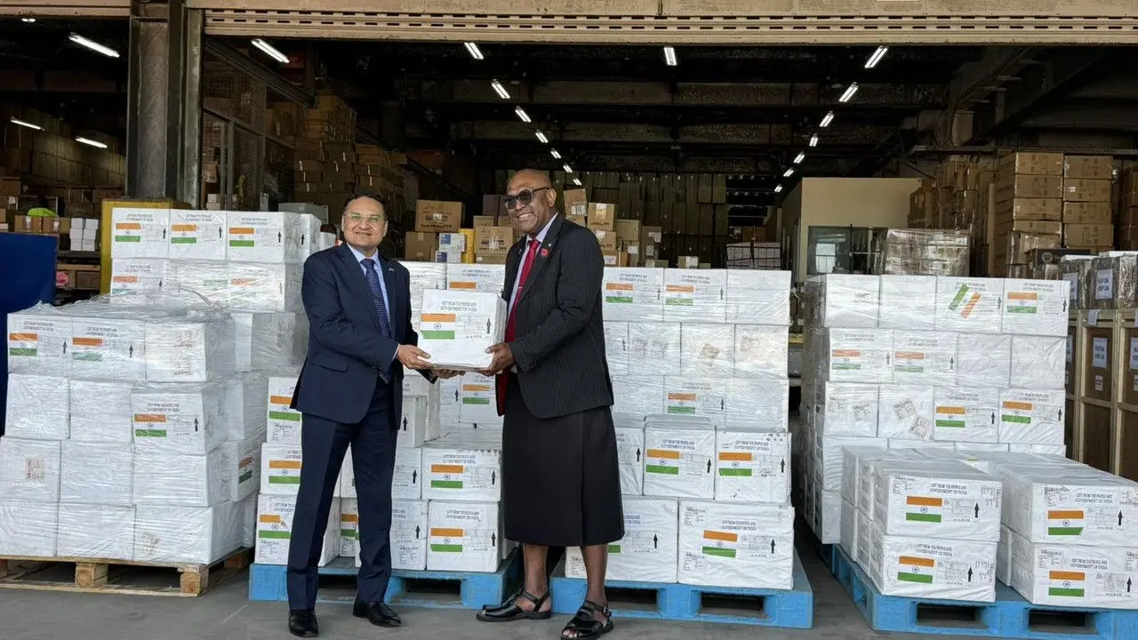 Minister for Health and Medical Services, Dr Ratu Atonio Lalabalavu and India’s High Commissioner to Fiji, Suneet Mehta. 