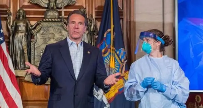 New York State Governor Andrew Cuomo (L) demonstrates how to get a COVID-19 test during a daily COVID-19 press briefing in Albany of New York State, the United States, on May 17, 2020. (Darren McGee/Office of Governor Andrew M. Cuomo/Handout via Xinhua)