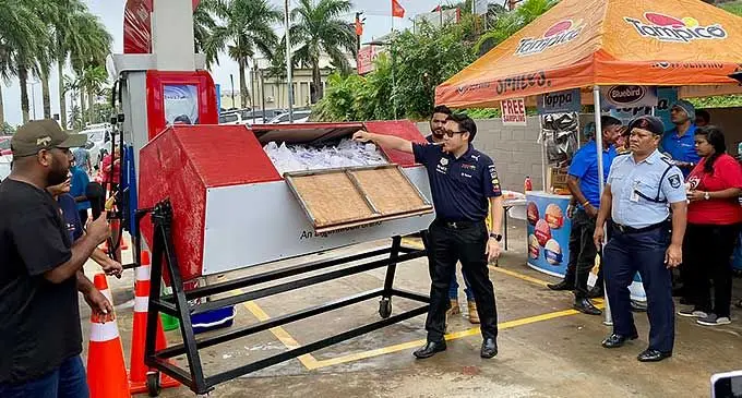 Mobil Oil (Fiji) CEO, Narongkorn Charusakwong drawing one of the 5 prizewinners at the Mobil service station in Samabula. Photo: Jernese Macanawai