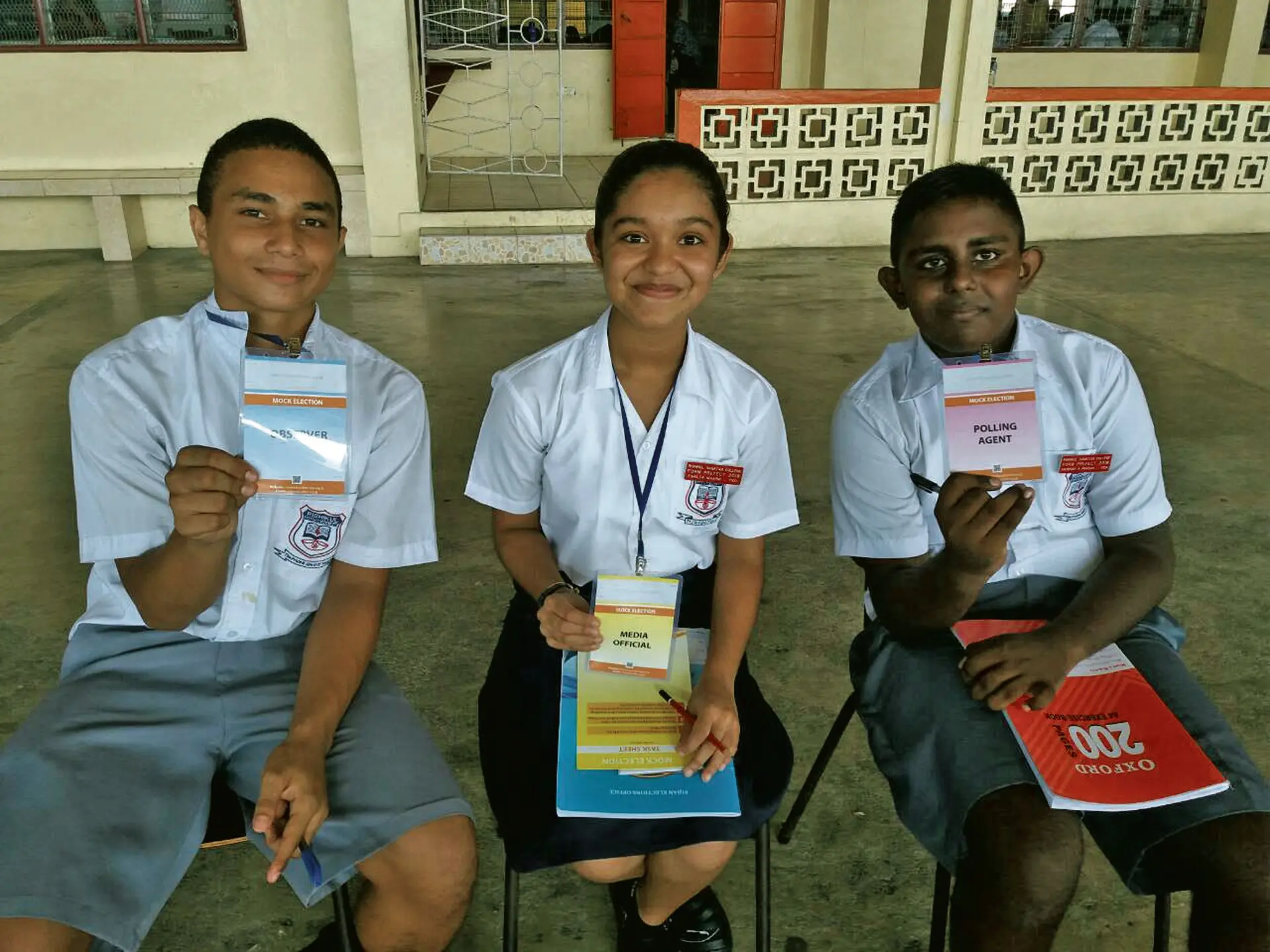 In Middle: Eshilta Nivarni.