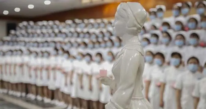 Newly recruited nurses attend a capping ceremony at Peking University People's Hospital in Beijing, capital of China, April 26, 2020. (Xinhua/Zhang Yuwei)