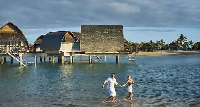 A couple enjoying themselves at the Fiji Marriott Resort Momi Bay.