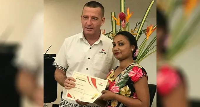 Sanjila Prasad receives her award from Tanoa International  Dateline hotel general manager Jason Strickland. Photo:  Waisea Nasoki