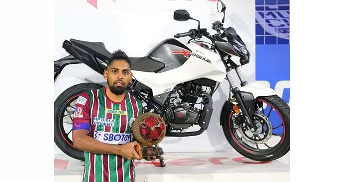 Fijian football star Roy Krishna with his Golden Ball award for best player of the Indian Super League season.