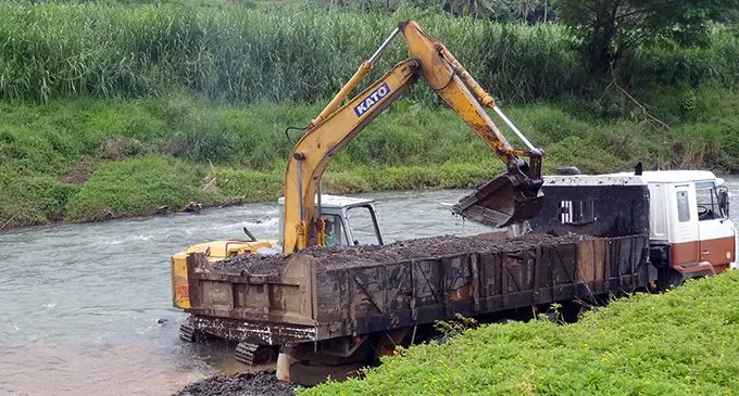 Gravel extraction at the Labasa river.
