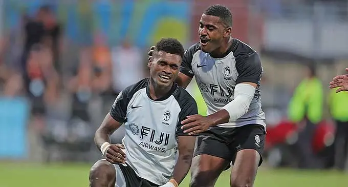 Fiji Airways Fiji men’s rugby sevens winger Ropate Rere is congratulated by Pilipo Bukayaro after scoring the winning try against South Africa in the Cup quarterfinal of the Perth Sevens. Photo: World Rugby