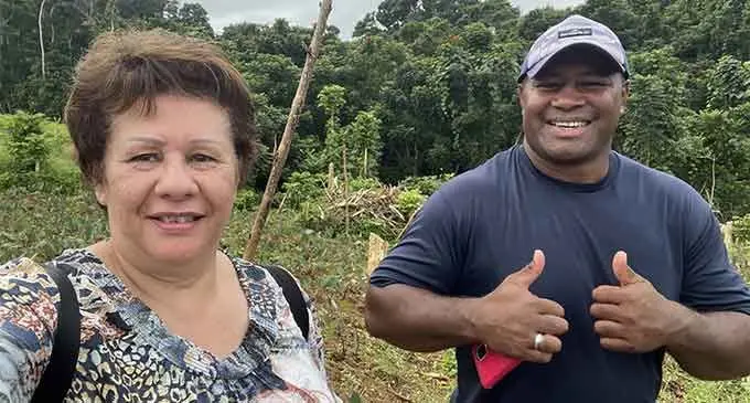 Seremai Bai (right) thumbs up with Glynis Miller on July 11, 2022. Photo: NZ Rugby World