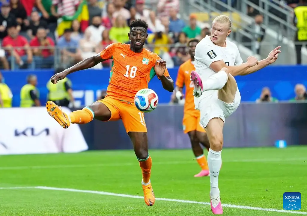 Ibrahim Sangare (left) of Ivory Coast competes with Erling Haaland of Norway during the Round of 32 clash at the 2026 FIFA World Cup at Dallas Stadium in the United States on June 30, 2026. Norway won 2-1. Photo: Xinhua/Jia Haocheng