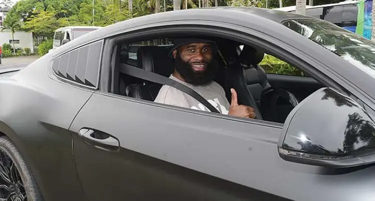 Semi Radradra in Car