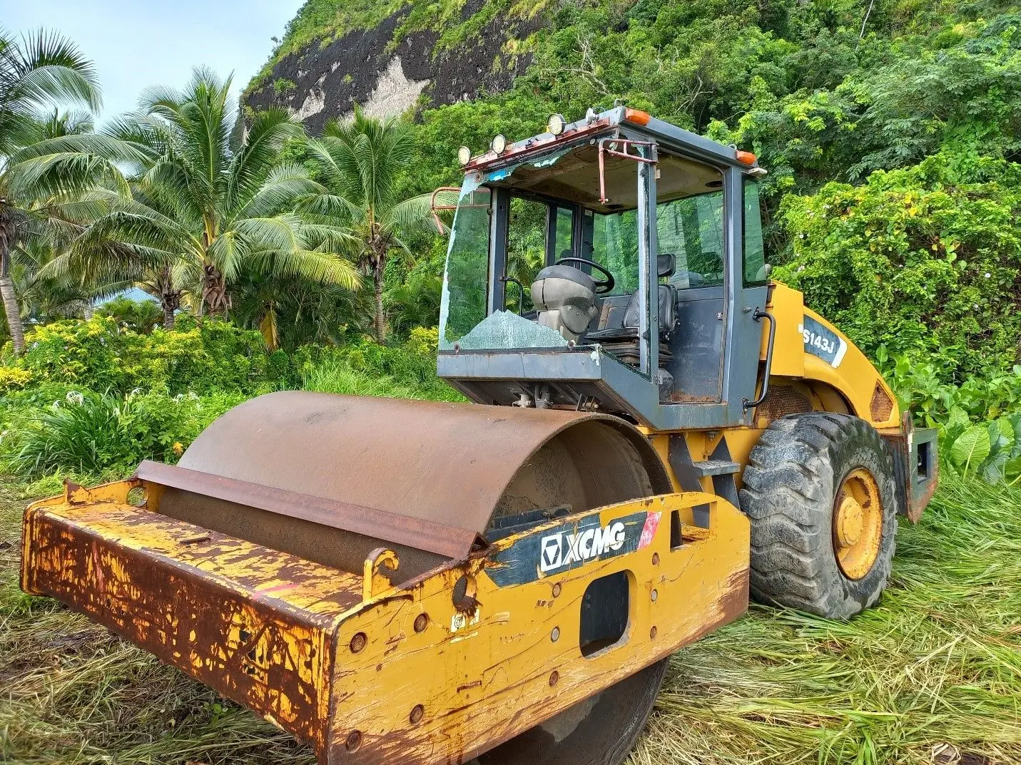 FRA’s contractor- Lomanitoba Company Ltd’s drum roller was vandalized near Oniviro, outside Levuka Town, over the weekend.