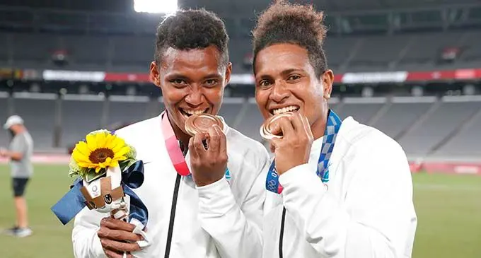 Viniana Riwai (left) and Lavenia Tinai display their bronze medals at the Tokyo Olympics on July 31, 2021. Photo: World Rugby